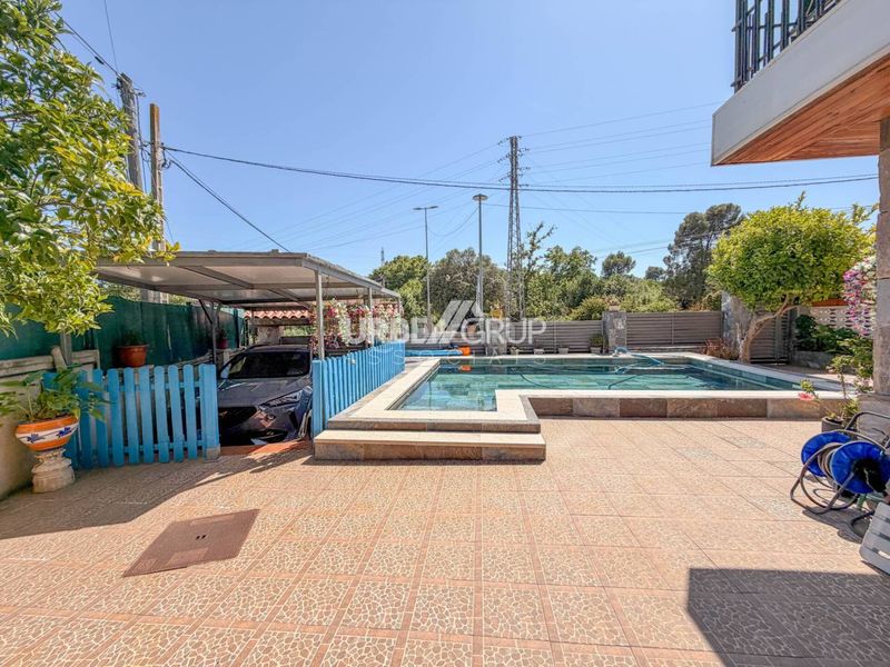 Foto b13a69cd-58ba-45a4-a69f-b4f587064cfa. Casa aparellada amb calefacció piscina a Abrera