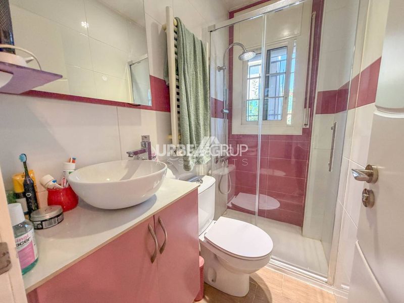 Foto bbcc63fc-3e2e-40c2-a5e8-d8d19e87c1cb. Casa aparellada amb calefacció piscina a Abrera