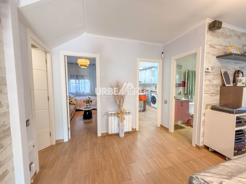 Foto e57f2729-9a48-4143-a0af-a4a228f84bd5. Casa aparellada amb calefacció piscina a Abrera