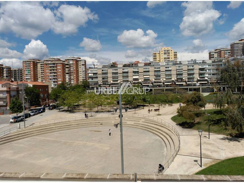 Foto 100cc4e5-2ac1-40f5-a9b8-ce8793b99c54. Dúplex amb calefacció a Zona Esportiva Terrassa