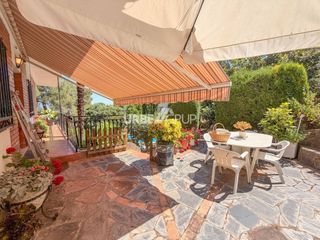 Casa a Castellví de Rosanes. Una casa para vivir, disfrutar y reunir a toda la familia. con o