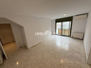 Affitto Duplex  Calle cisterna. Duplex de 3 habitaciones con terraza en el centro