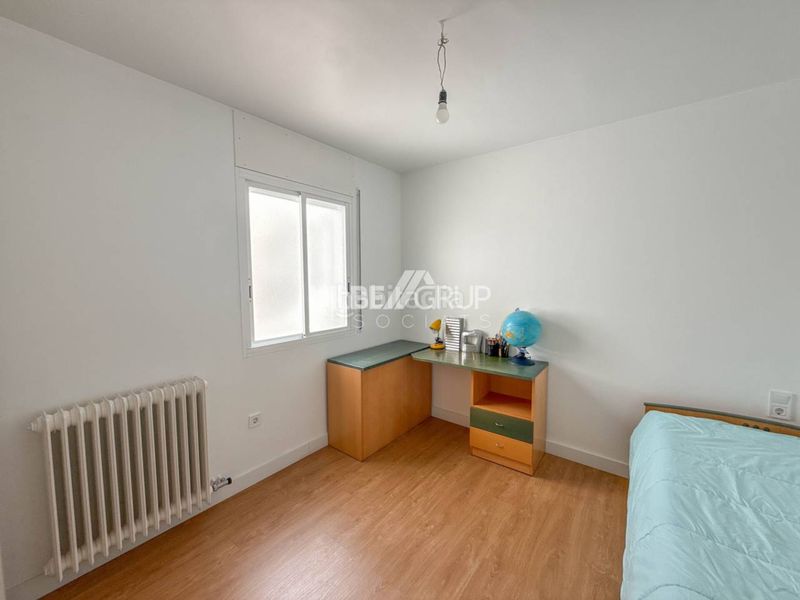 Foto 01ba4093-a077-4846-8383-d24474e57107. Pis amb calefacció aparcament a Vallparadís - Antic Poble de Sant Pere Terrassa