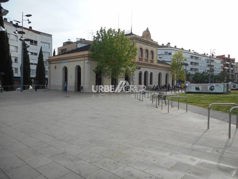 Foto e04bc175-95c4-4721-8a42-163378a40d7f. Pis amb calefacció aparcament a Vallparadís - Antic Poble de Sant Pere Terrassa
