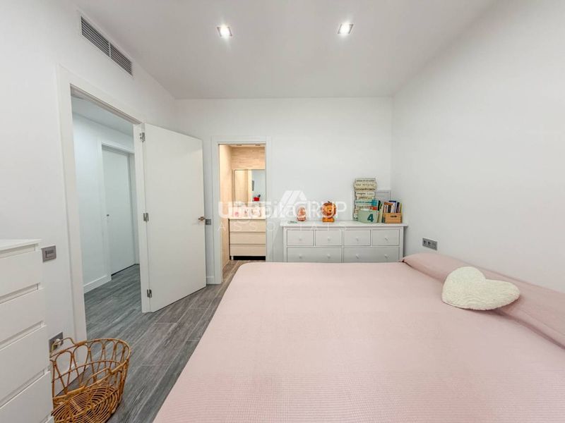 Foto f735f379-3b85-4448-8e1f-75e73c7f3877. Casa amb calefacció a Roc Blanc Terrassa