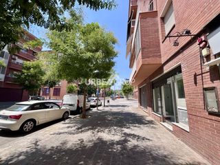 Lloguer Local Comercial  Calle puig del ravell. Local comercial en una de las principales calles de martorell.