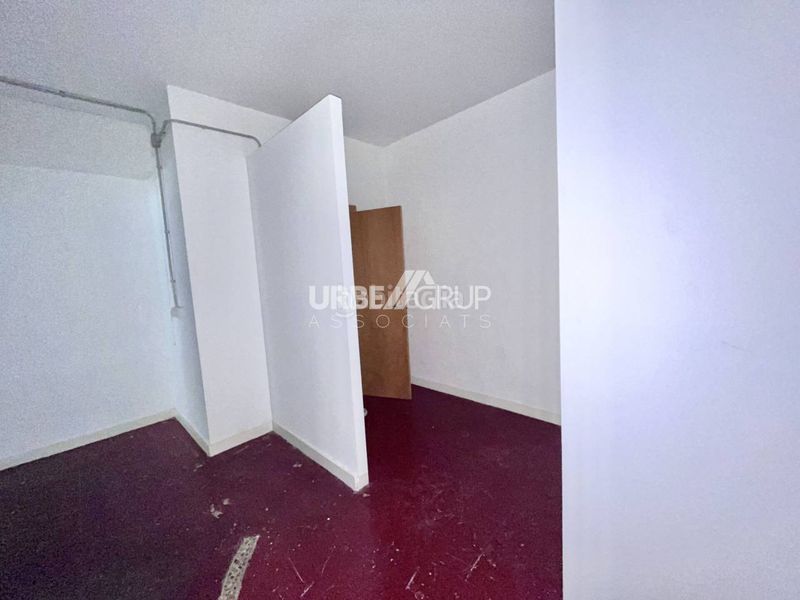 Foto 1f493c2a-0362-44f9-b344-f2fd92453a40. Rent business premise in Martorell