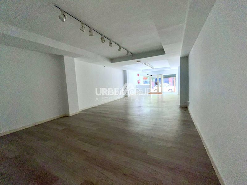 Foto 8a38a72c-a047-4355-8d3f-339b1a6ec01a. Rent business premise in Martorell