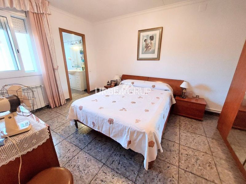 Foto 5d896914-b42e-4814-8063-cf2d434bbcb2. Casa amb calefacció aparcament a Roc Blanc Terrassa
