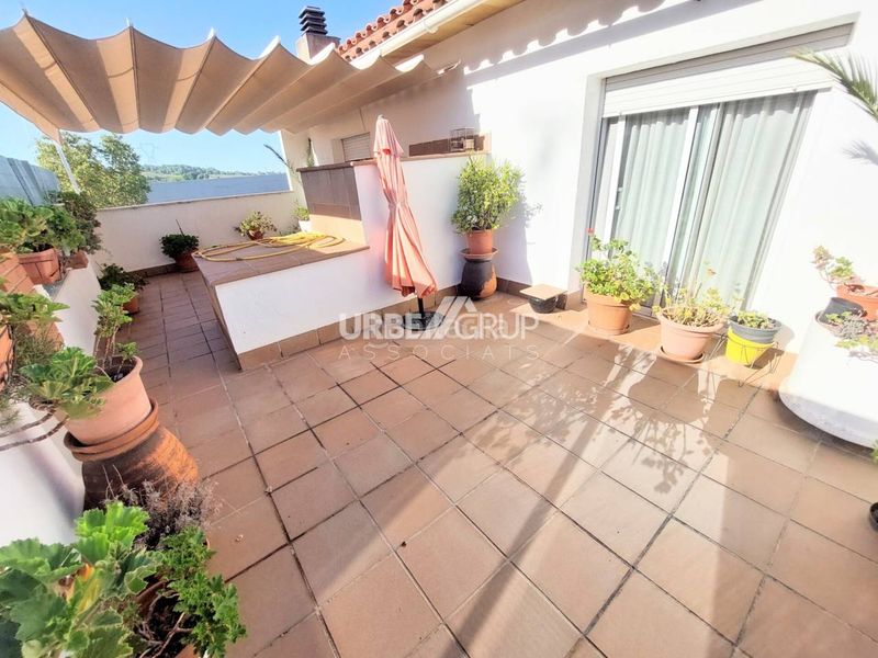 Foto 9186d0d4-eedb-4d87-9c29-edb431a695b2. Casa amb calefacció aparcament a Roc Blanc Terrassa