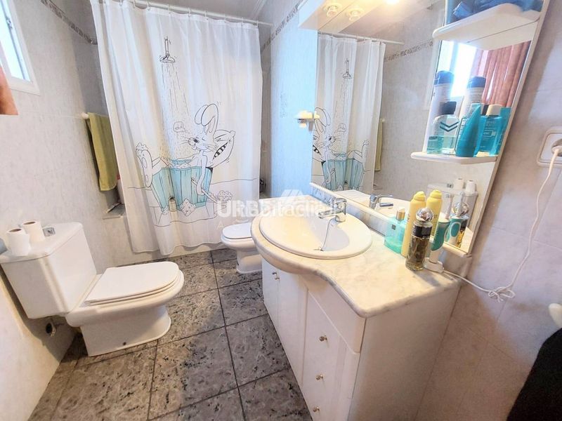 Foto b674b7da-c806-471b-ae5b-fb6729c94d48. Casa amb calefacció aparcament a Roc Blanc Terrassa