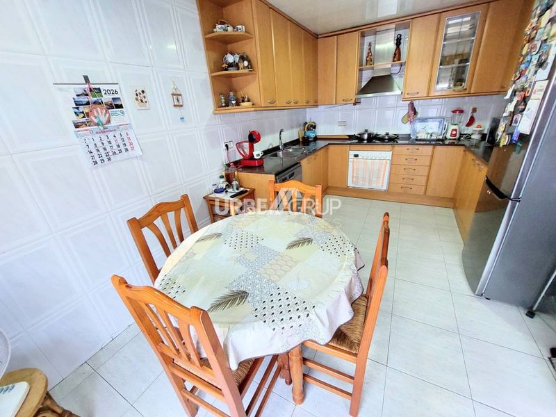 Foto f6ae16a6-6b16-4249-a5b0-d662e7ccba7c. Casa amb calefacció aparcament a Roc Blanc Terrassa