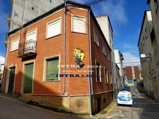 Casa  Trasera huerto redondo. Edificio a reformar en guijuelo pueblo