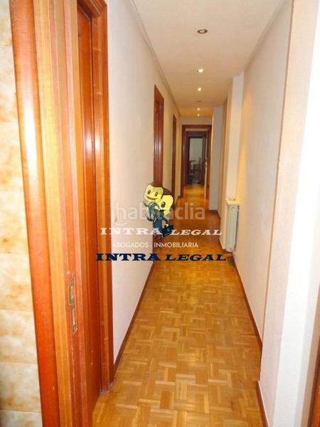 Foto f04ed5e9-0bc0-4625-9bfe-9cc6ac879a16. Alquiler piso se alquila piso con servicios centrales curso que viene en Salamanca