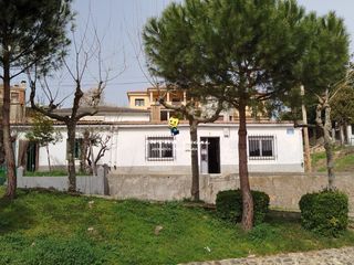 Casa  Cima. Casa soleada con terrazas, pequeño patio o corral, en matilla de