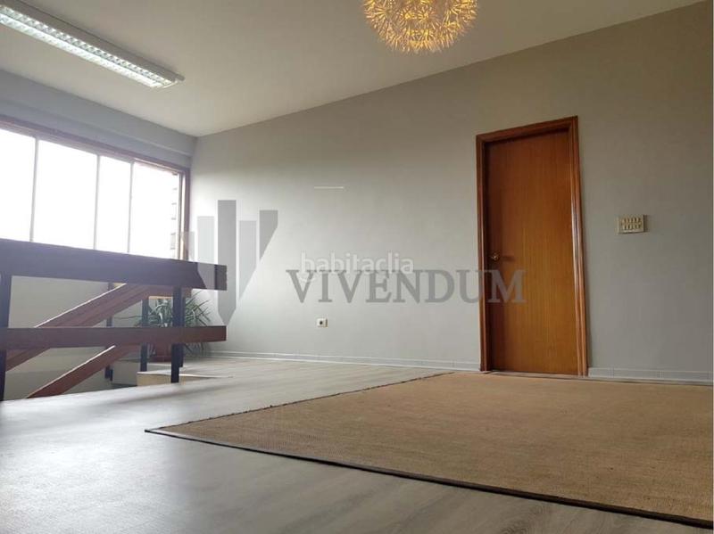 Foto 36575d6d-3952-4107-b0da-3bfe2c43bc47. Location bureau avec chauffage parking dans Lavadores Vigo