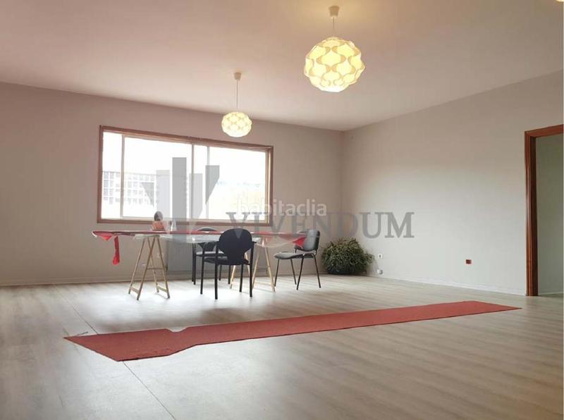 Foto 81de1f65-7ffb-4ceb-9bc5-8f362e9be790. Location bureau avec chauffage parking dans Lavadores Vigo