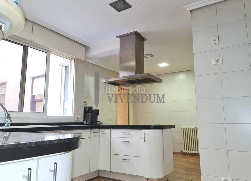 Foto 8d9804f4-cd7c-4dfe-ac67-c751a2f8aeda. Pis amb calefacció aparcament a Plaza España - Corte Inglés Vigo