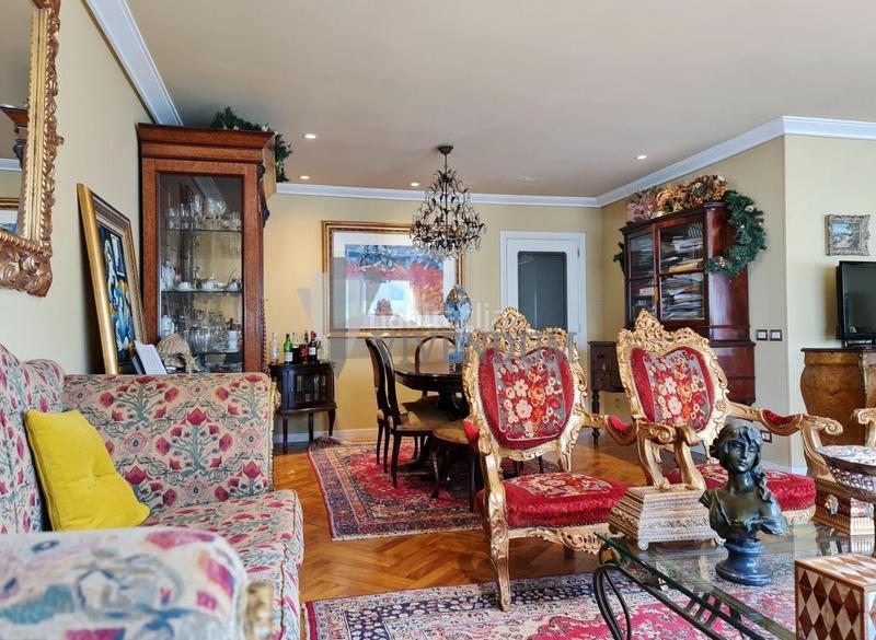 Foto b9075db1-721d-47f4-88ec-fdf2e6fb1cf0. Pis amb calefacció aparcament a Plaza España - Corte Inglés Vigo