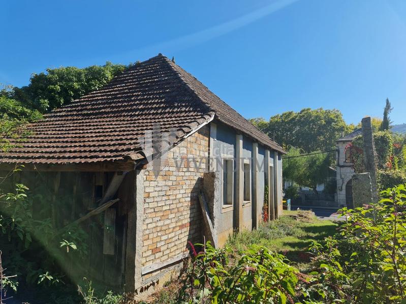 Foto 089d02c9-3c58-42ff-81dc-dd0f3a6e0fe5. Casa a Leiro