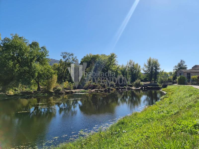 Foto f8ef91e8-ed5f-4cd2-801b-323f86203bb8. Casa a Leiro