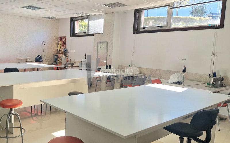 Foto 77d397c5-172a-483b-ac1e-cbd53f32ffad. Location local commercial dans Valadares - Beade Vigo