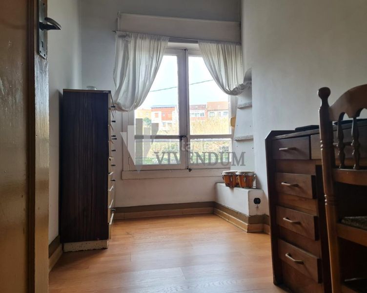 Foto 7d2a2f18-a8de-4372-979b-92619983c486. Edifici a Lavadores Vigo