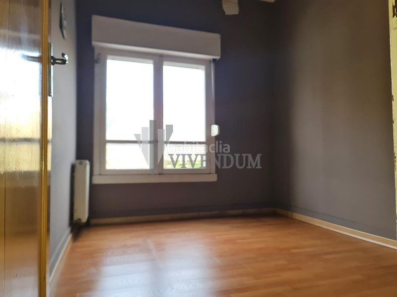 Foto 96c1a43b-8b38-4464-88ba-3257583a1a3d. Edifici a Lavadores Vigo