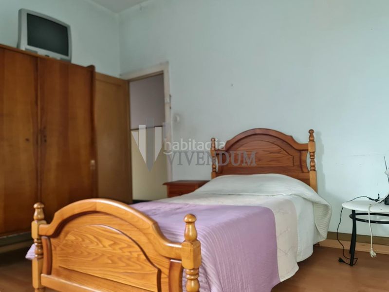 Foto dd8c042f-391c-46e4-81b9-123e69857af4. Edifici a Lavadores Vigo