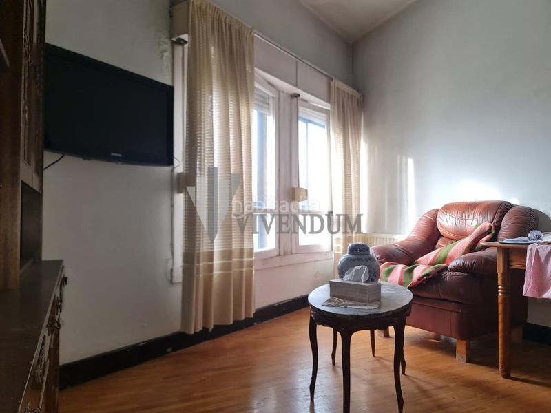 Foto edf8b1b8-012b-49fc-b32b-612e57b83bbd. Edifici a Lavadores Vigo