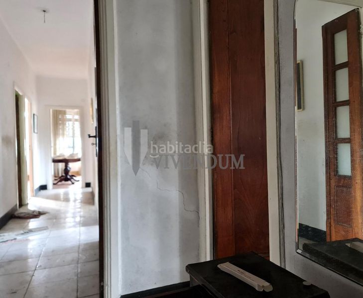 Foto f5e0cc9b-30a6-4b6c-8e0b-bde0cb5a7109. Edifici a Lavadores Vigo