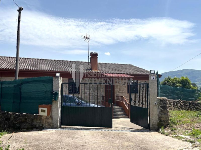 Foto f1423341-4e9f-418f-ad3a-5cec6cf29419. Casa amb calefacció a Arbo