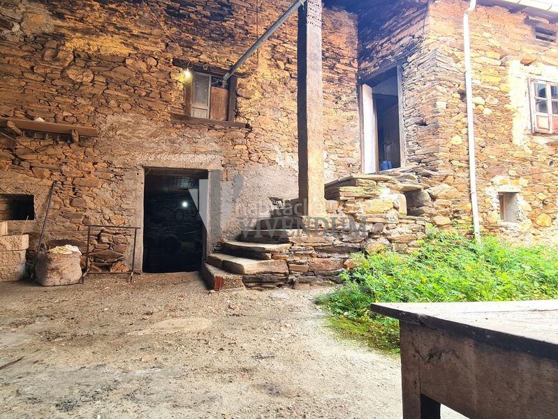 Foto 5d9b1f4f-07d1-43f2-a167-207c105b8f1b. Casa amb aparcament a Pobra do Brollón (A)