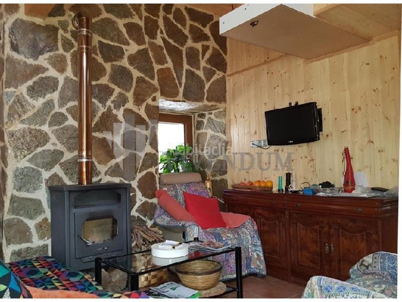 Foto 4a5a0dc5-a199-428d-963c-465287a3c89e. Casa amb calefacció aparcament a Covelo (O)