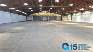 Rent Industrial building in Hernani. Hernani  nave de 1.857 m  campa privada de 543 m, con buen acces