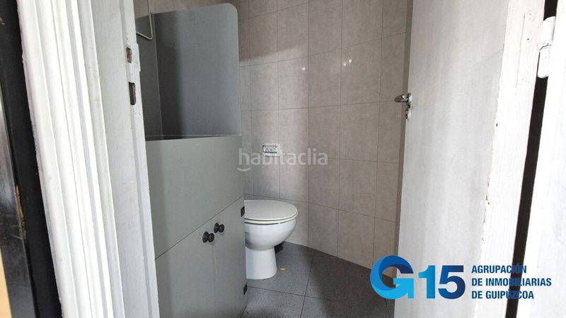 Foto 469e085c-a343-4e70-a287-cdc7ef77172a. Alquiler local comercial centro local próximo al ayuntamiento de 46 m totalmente acondicionado con amplio flujo peatonal. infórmese. en Hernani