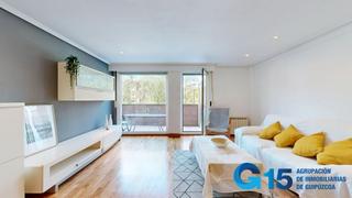 Pis a Astigarraga. Dúplex de 3 habitaciones, 2 baños con terraza en auspero kalea a