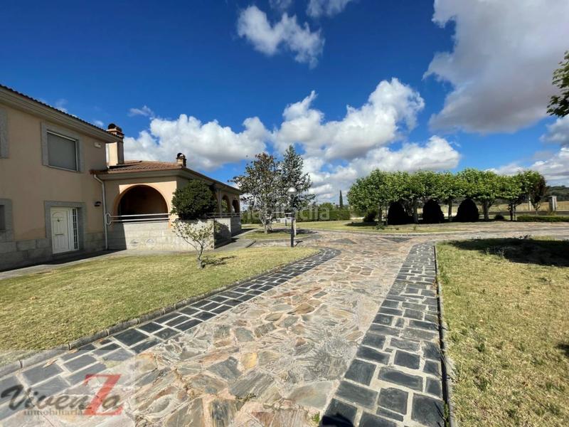 Foto f39f2146-e866-490f-8ff2-c067ee2e3f2f. Chalet avec chauffage parking piscine dans Pinilla Zamora