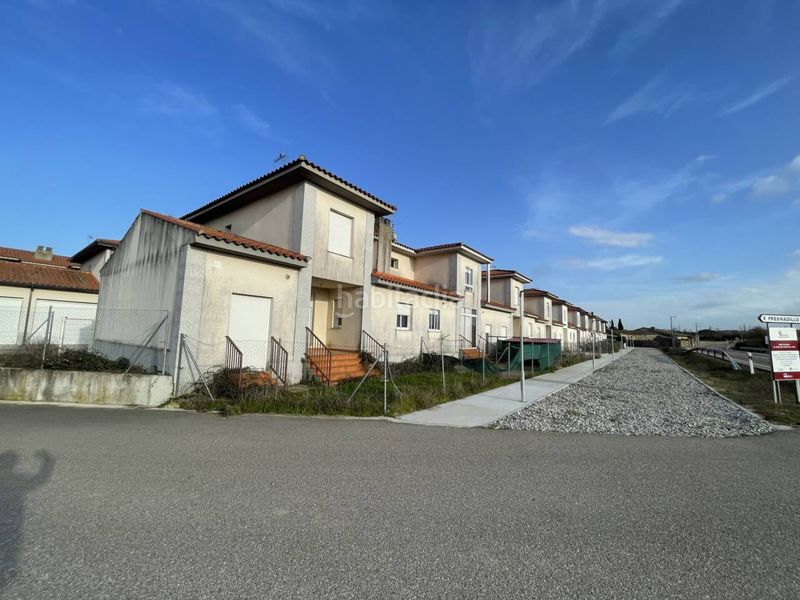 Foto 3d382058-9a9c-4b83-9a4f-1ca42cf261b3. Reihenhaus mit heizung parking in Bermillo de Sayago