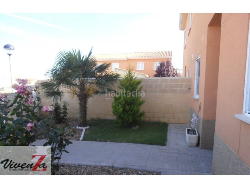 Foto 40e0b8d3-8e5c-4fee-821d-1b71f0727b7d. Casa aparellada amb calefacció aparcament a Moraleja del Vino