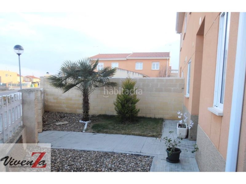 Foto db4173ee-b68b-46a1-b505-052067e8701a. Casa aparellada amb calefacció aparcament a Moraleja del Vino