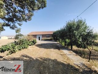 House  Calle crta de coreses. Casa en venta en área rural49022