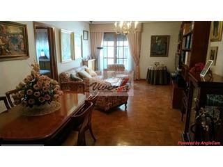 Pis a Casco Antiguo. Piso en venta en centro