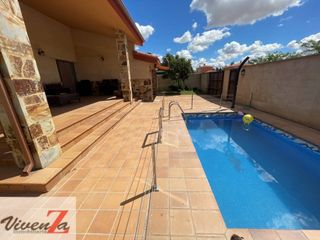 Xalet en Morales del Vino. Chalet unifamiliar en venta en morales del vino