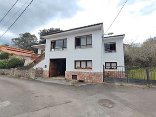 Xalet a Celorio-Poó-Parres