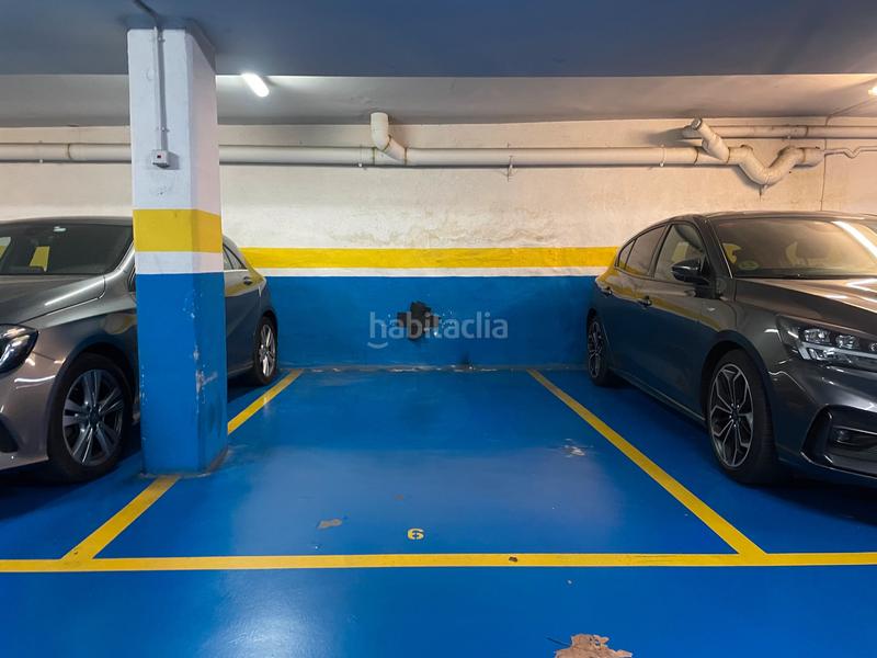 Foto 9c6d0f2d-a85a-4e0d-858e-370a1eb8f130. Alquiler parking coche plaza de garaje en el centro en Castelldefels