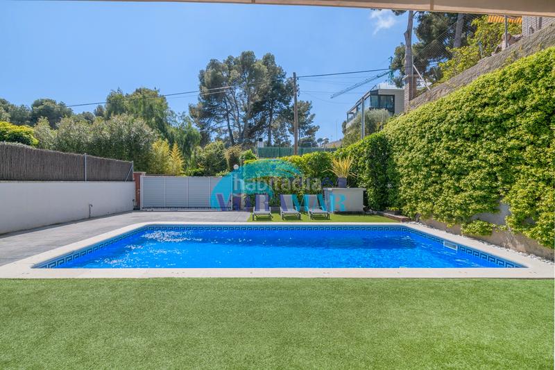 Foto ac3e161f-570e-4534-b57a-0b90d1125e30. Maison avec cheminée chauffage parking piscine dans Castelldefels