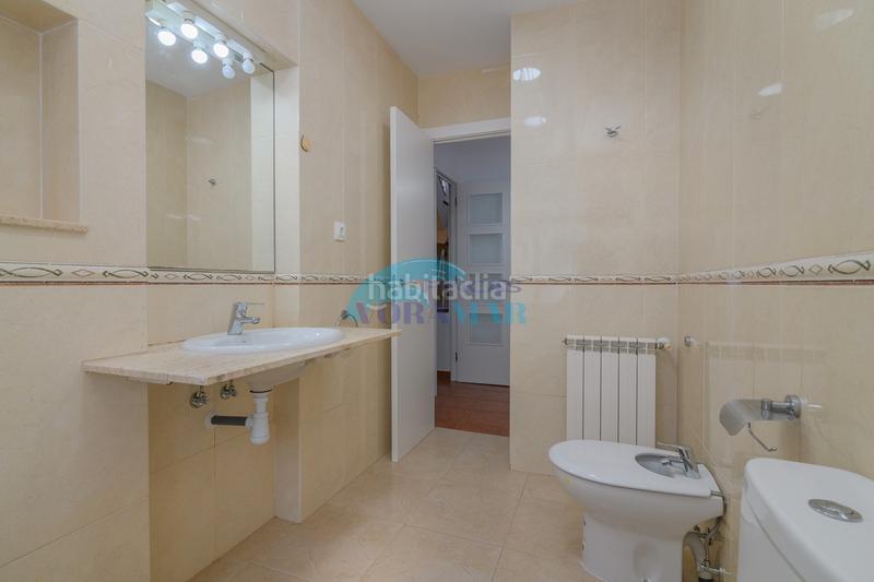 Foto 03aaafb0-04c2-487a-bfda-8f80dc0c663f. House with heating parking in La Pineda Castelldefels