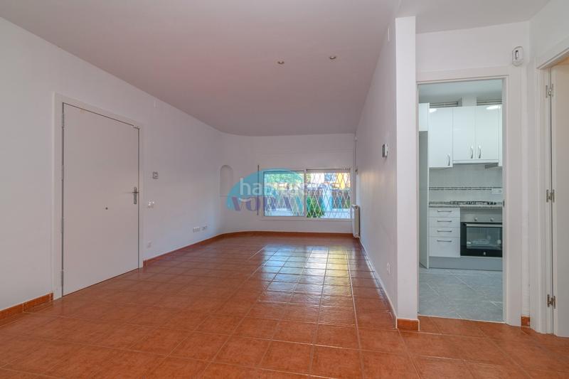 Foto 3259893a-8459-48f7-ae5f-3c47d7a75049. House with heating parking in La Pineda Castelldefels