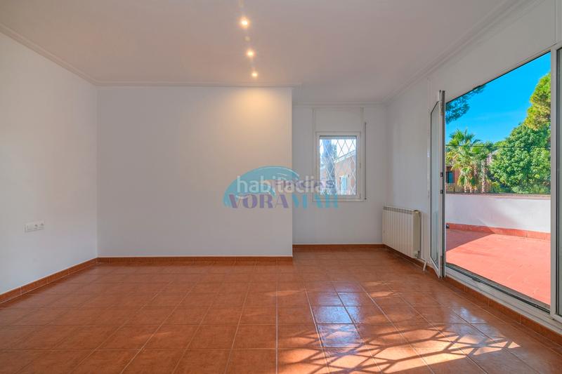 Foto 66b4ba8e-6264-441a-8a42-1ceda7339736. House with heating parking in La Pineda Castelldefels